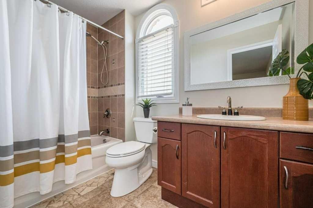 Comfortable Modern Room Near Ykf Airport III Kitchener Εξωτερικό φωτογραφία