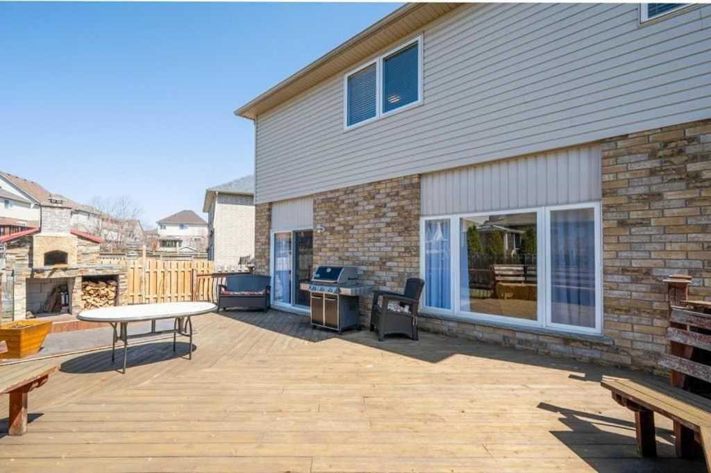 Comfortable Modern Room Near Ykf Airport III Kitchener Εξωτερικό φωτογραφία